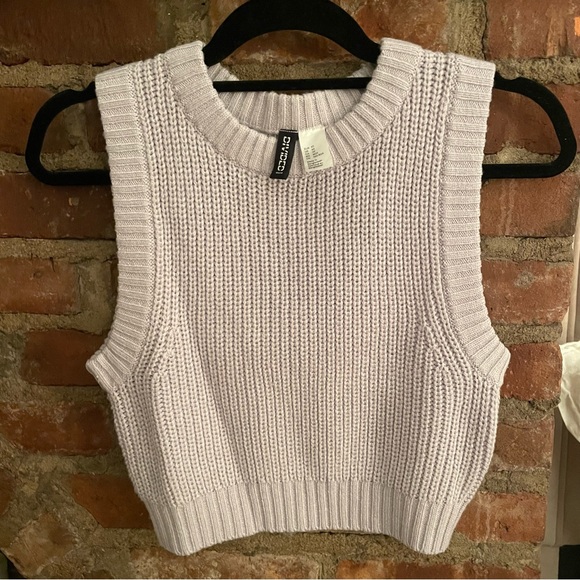 H&M Divided lavender knit sweater vest - Picture 2 of 4